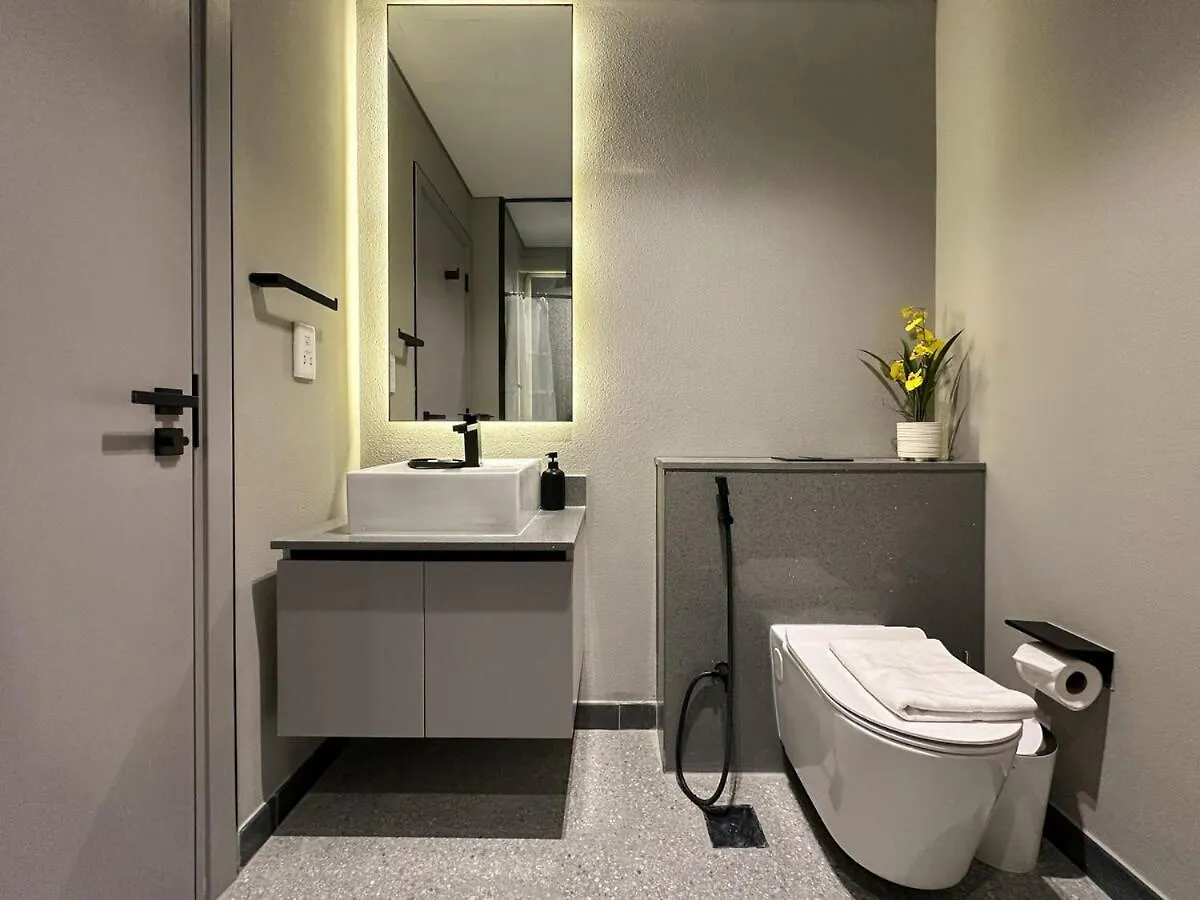 Apartment Welhome - Elegant Studio With Skyline Views & Comfort Dubai