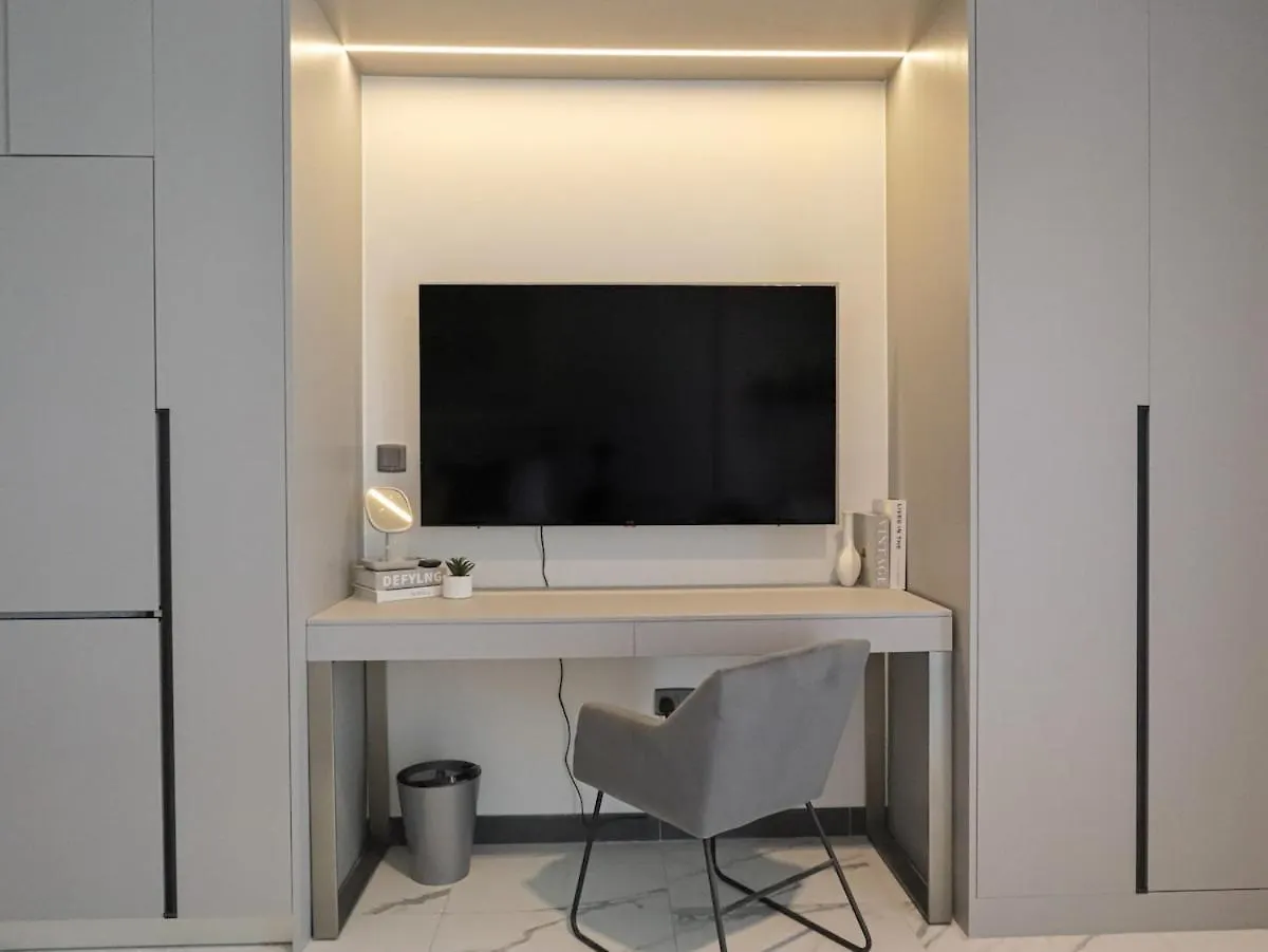 Apartment Welhome - Elegant Studio With Skyline Views & Comfort Dubai